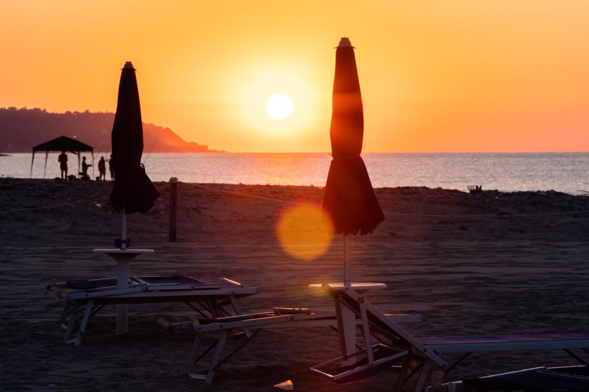 Le Dune Beach Club Messina Eksteriør bilde