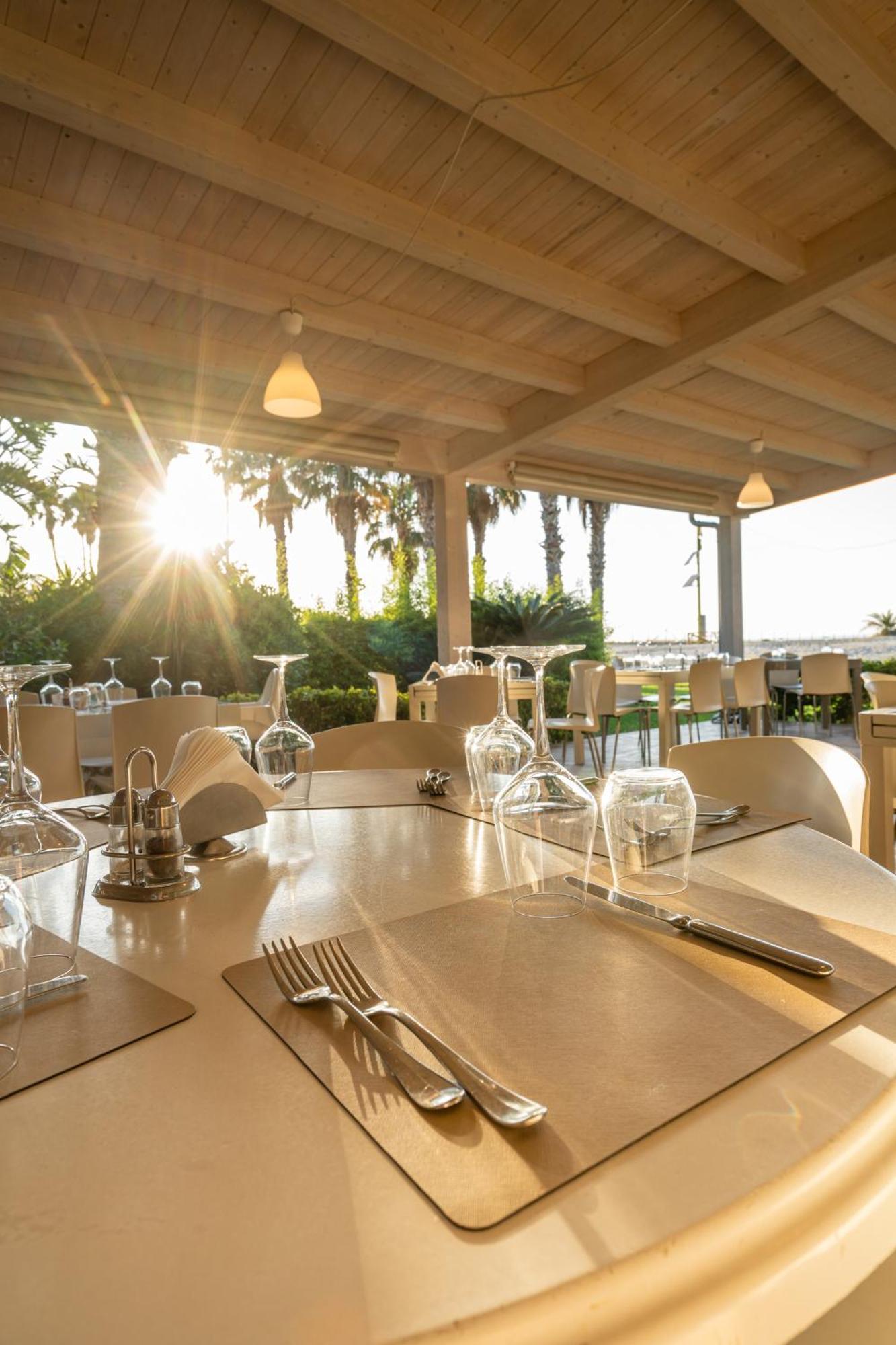 Le Dune Beach Club Messina Eksteriør bilde