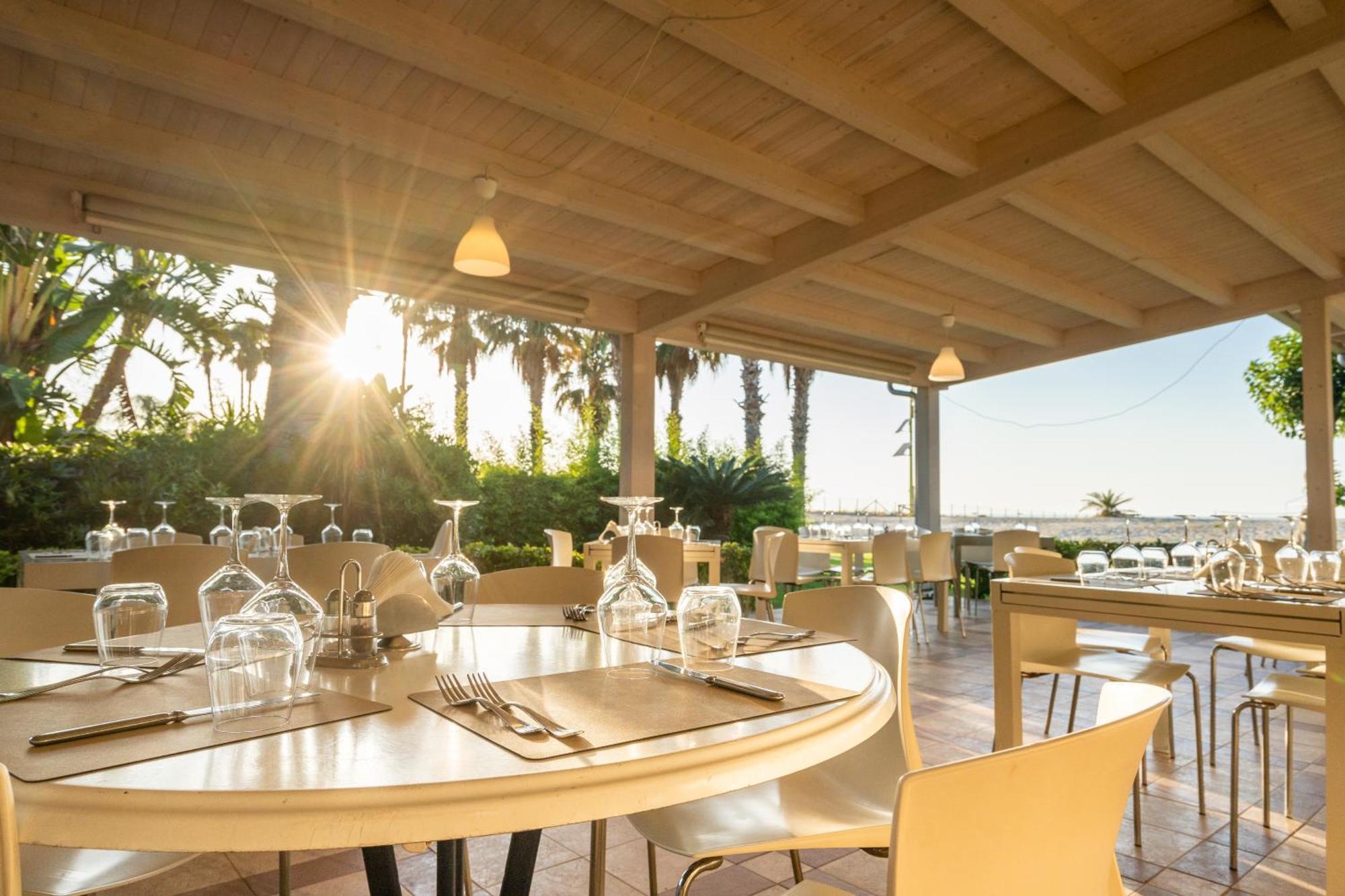 Le Dune Beach Club Messina Eksteriør bilde